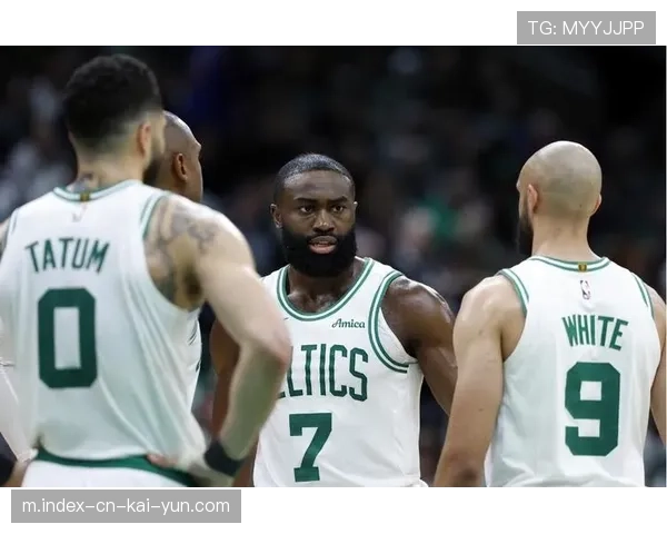 凯尔特人双探花驱动进攻体系,三分球产量与效率均处于联盟上游 凯尔特人双探花驱动进攻体系,三分球产量与效率均处于联盟上游